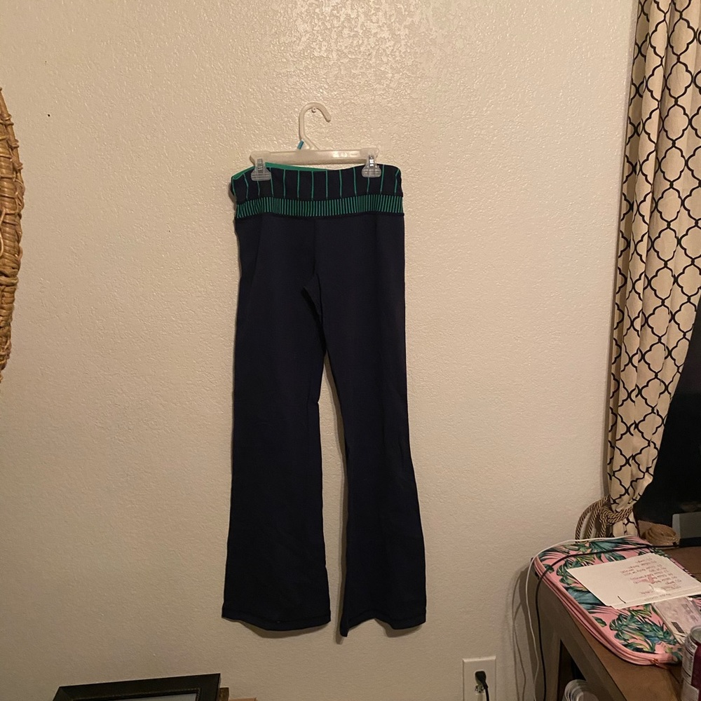 I’m selling Lululemon leggings.